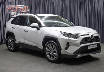 Подержанный автомобиль Toyota RAV4 2020 года (3 фото)