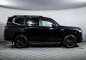 Подержанный автомобиль Toyota Land Cruiser Suv 2021 года (26 фото)