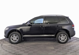 Подержанный автомобиль Volkswagen Touareg 2009 года (8 фото)