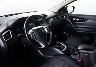 Подержанный автомобиль Nissan Qashqai 2014 года (9 фото)