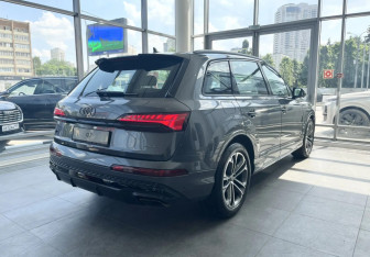 Новый Audi Q7 2025 (4 фото)