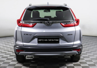 Подержанный автомобиль Honda CR-V 2017 года (4 фото)