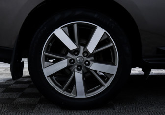 Подержанный автомобиль Nissan Pathfinder 2015 года (16 фото)