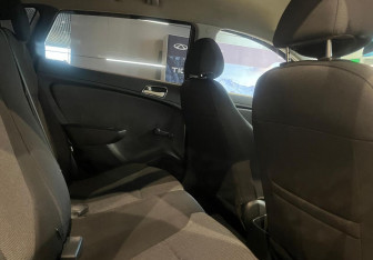 Подержанный автомобиль Hyundai Solaris Hatchback 2012 года (12 фото)