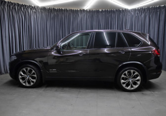Подержанный автомобиль BMW X5 2014 года (8 фото)