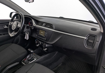 Подержанный автомобиль Kia Rio Hatchback 2021 года (12 фото)