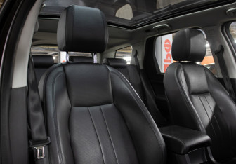 Подержанный автомобиль Land Rover Discovery Sport 2018 года (22 фото)