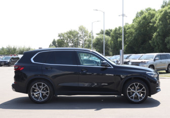 Подержанный автомобиль BMW X5 2020 года (4 фото)