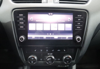 Подержанный автомобиль Skoda Octavia Liftback 2017 года (19 фото)