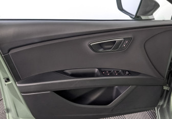 Подержанный автомобиль SEAT Leon Hatchback 2013 года (19 фото)