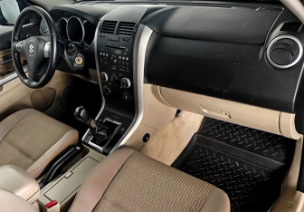 Подержанный автомобиль Suzuki Grand Vitara 2013 года (11 фото)