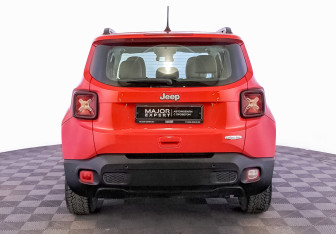 Подержанный автомобиль Jeep Renegade 2018 года (6 фото)