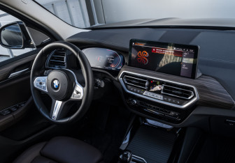 Подержанный автомобиль BMW X3 2024 года (18 фото)