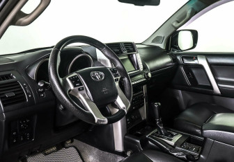 Подержанный автомобиль Toyota Land Cruiser Prado 2013 года (9 фото)