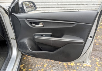 Подержанный автомобиль Kia Rio Hatchback 2021 года (23 фото)