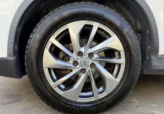 Подержанный автомобиль Nissan X-Trail 2015 года (9 фото)