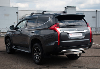 Подержанный автомобиль Mitsubishi Pajero Sport 2018 года (5 фото)