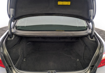 Подержанный автомобиль Lexus LS 2011 года (10 фото)