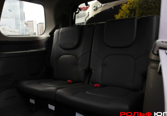 Подержанный автомобиль Nissan Pathfinder 2011 года (9 фото)