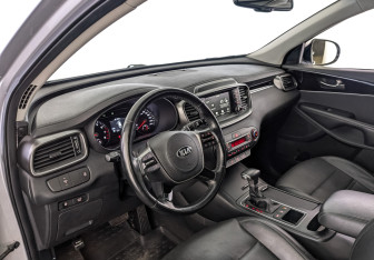 Подержанный автомобиль Kia Sorento 2019 года (15 фото)
