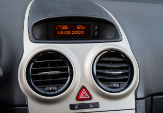 Подержанный автомобиль Opel Corsa 2007 года (14 фото)