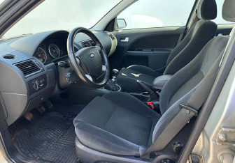 Подержанный автомобиль Ford Mondeo Sedan 2003 года (9 фото)