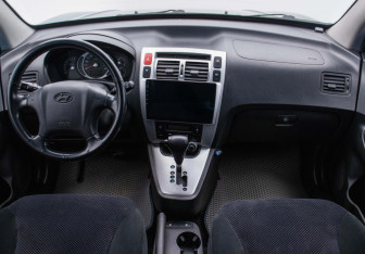 Подержанный автомобиль Hyundai Tucson 2006 года (13 фото)