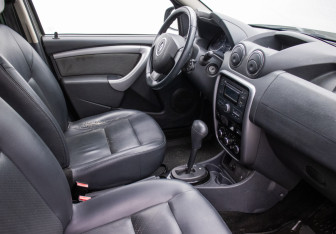 Подержанный автомобиль Renault Duster 2012 года (9 фото)