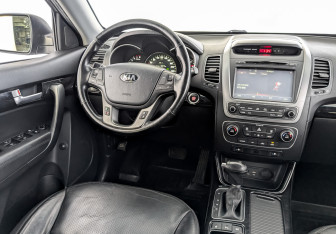Подержанный автомобиль Kia Sorento 2015 года (27 фото)