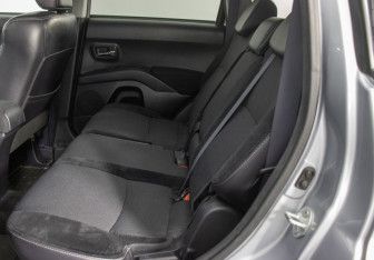 Подержанный автомобиль Citroen C-Crosser 2011 года (11 фото)