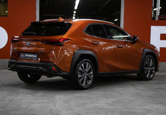 Подержанный автомобиль Lexus UX 2018 года (5 фото)
