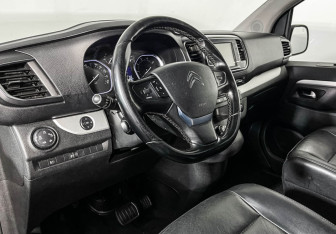 Подержанный автомобиль Citroen SpaceTourer 2018 года (13 фото)