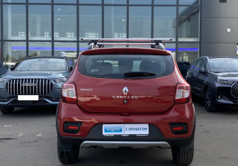 Подержанный автомобиль Renault Sandero 2018 года (7 фото)