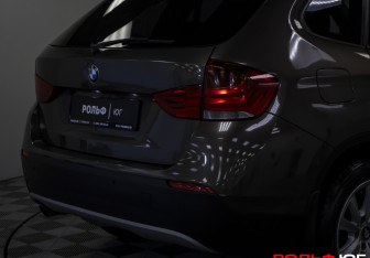 Подержанный автомобиль BMW X1 2012 года (19 фото)