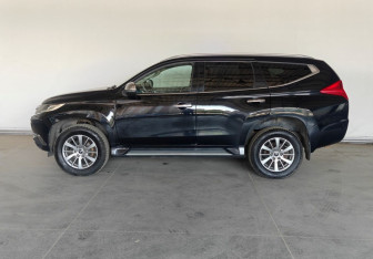 Подержанный автомобиль Mitsubishi Pajero Sport 2017 года (4 фото)
