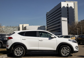 Подержанный автомобиль Hyundai Tucson 2017 года (3 фото)