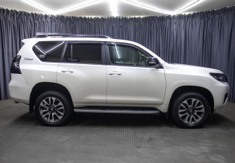 Подержанный автомобиль Toyota Land Cruiser Prado 2022 года (4 фото)