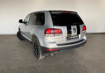 Подержанный автомобиль Volkswagen Touareg 2010 года (4 фото)
