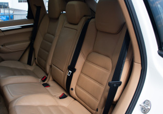 Подержанный автомобиль Porsche Cayenne 2012 года (11 фото)
