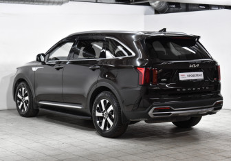 Подержанный автомобиль Kia Sorento 2023 года (7 фото)