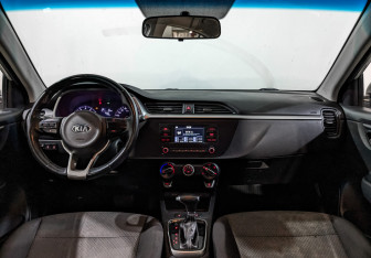 Подержанный автомобиль Kia Rio Hatchback 2021 года (12 фото)