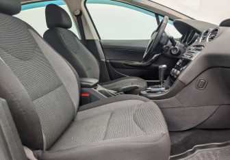 Подержанный автомобиль Peugeot 408 2018 года (10 фото)