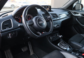 Подержанный автомобиль Audi Q3 2017 года (12 фото)
