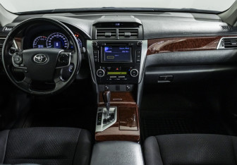 Подержанный автомобиль Toyota Camry Sedan 2014 года (12 фото)