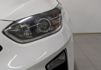 Подержанный автомобиль Kia Ceed Hatchback 2018 года (16 фото)