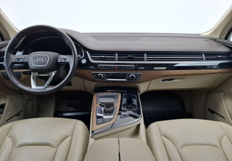 Подержанный автомобиль Audi Q7 2015 года (15 фото)