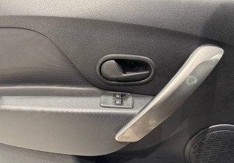 Подержанный автомобиль Renault Logan Sedan 2016 года (11 фото)