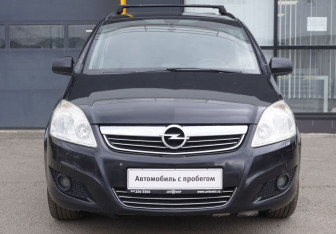 Подержанный автомобиль Opel Zafira Compactvan 2010 года (2 фото)