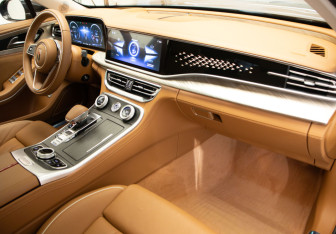 Подержанный автомобиль Hongqi H9 2023 года (27 фото)