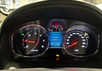 Подержанный автомобиль Chevrolet Captiva 2014 года (10 фото)